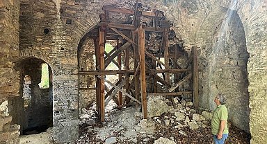 Kaymakam Keklik, zirveye gizlenmiş 900 yıllık manastırı inceledi