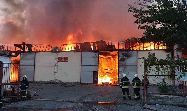Kayseri'de keçe fabrikasında büyük yangın