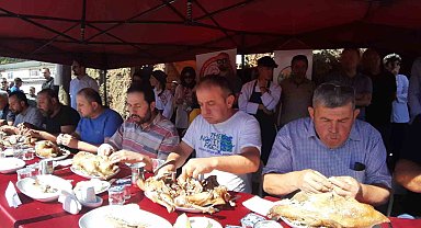 Kaz eti yeme yarışması renkli görüntüler sahne oldu