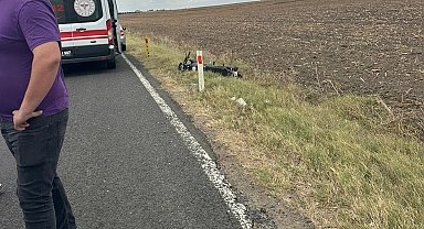 Kaza yapan ehliyetsiz motosiklet sürücüsü hastanelik oldu