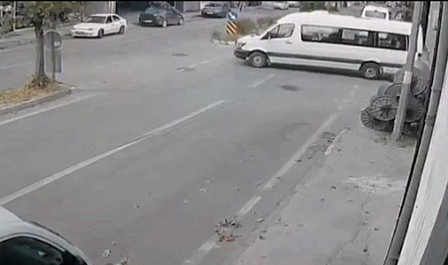 Kaza yapmamak için manevra yaptı, kaldırıma çıkarak durabildi