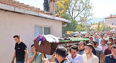 Kazada ölen genç kız son yolcuğuna uğurlandı