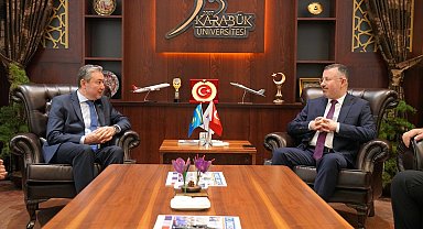 Kazakistan Büyükelçisi KBÜ Rektörü Kırışık ile bir araya geldi