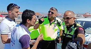Kazaya karışan hastane aracı yetkilisinin trafik polisiyle 'çekici' tartışması