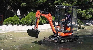 Keçiören Belediyesi parklarda temizlik ve bakım çalışmalarını devam ettiriyor