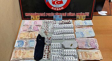 Keşan'da uyuşturucu ve para ele geçirilen araçtaki 2 şüpheli gözaltına alındı