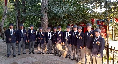 Kıbrıs gazileri 50 önceki acıları gözyaşlarıyla anlattı