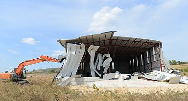 Kırsal mahallelerdeki 3 kaçak yapı yıkıldı