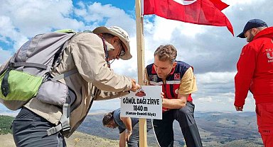 Kırşehirli dağcılar Neşet Ertaş'ı Gönül Dağı'nda andı