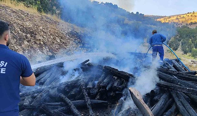 Kışlık odunlar alev alev yandı