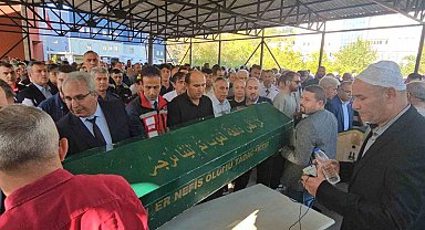Kızlarını üniversiteye kayıt için götürürken kazada ölen çift toprağa verildi