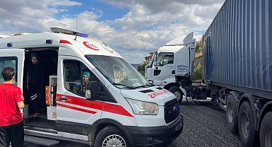 Kontrolden çıkan tır bariyerlere çarparak durabildi: 1 yaralı