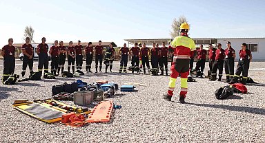 Konya Büyükşehir İtfaiyesi KKTC'de görevli itfaiye personellerine eğitim verdi