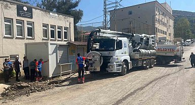 Konya Büyükşehir Osmaniye'de depremde oluşan altyapı hasarlarını onarıyor