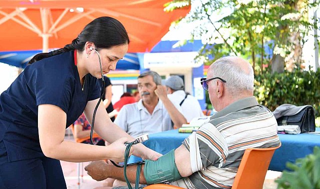 Konyaaltı'ndan emeklilere sağlıklı yaşam tüyoları