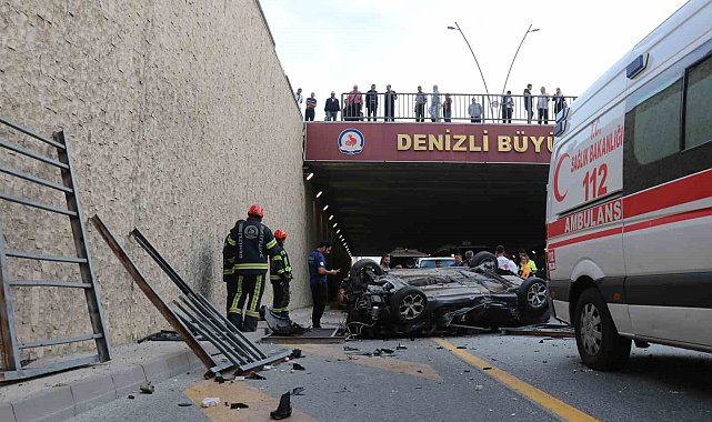 Köprülü kavşakta kaza yapan otomobil 5 metreden aşağıya ters düştü: 1 ölü, 2 ağır yaralı