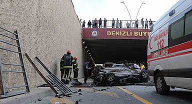 Köprülü kavşakta kaza yapan otomobil 5 metreden aşağıya ters düştü: 1 ölü, 2 ağır yaralı