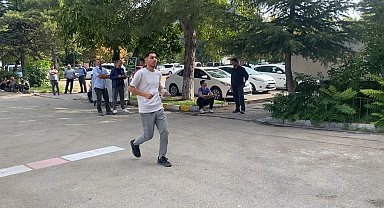Koşarak geldikleri KPSS'ye saniyelerle yetiştiler