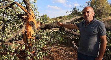 Köylüler yağmurlu havada dışarı çıkmaya korkuyor: Aynı bölgeye 3 defa yıldırım düştü