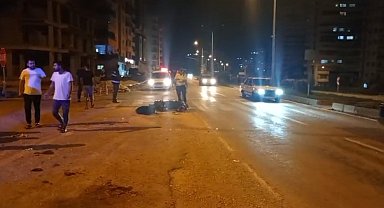 Kozan'da otomobil motosiklete çarptı: 1 yaralı