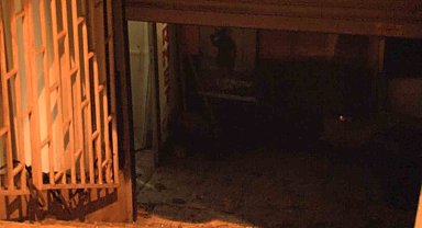 Küçükçekmece'de bir iş yerine ses bombası atıldı