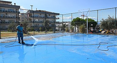 Kuşadası Belediyesi'nden detaylı temizlik çalışması