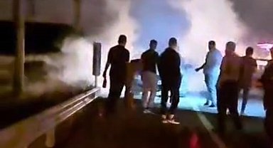 Kütahya-Tavşanlı karayolunda otomobil alev aldı