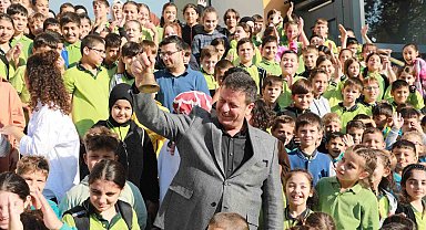 Kuzuluk Dr. Enver Ören Ortaokulu'nda ilk ders zilini Başkan Soykan çaldı