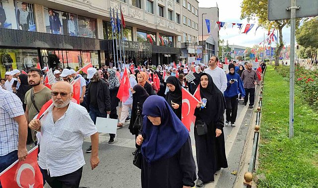 LGBT'ye karşıtı yüzlerce vatandaş Fatih'te bir araya geldi