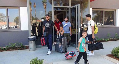 Lübnan'ı terk eden yabancı uyruklular deniz yolu ile Mersin'e geldi