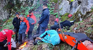 Maden ararken mahsur kalan madenciler 19 saat sonra helikopterle kurtarıldı