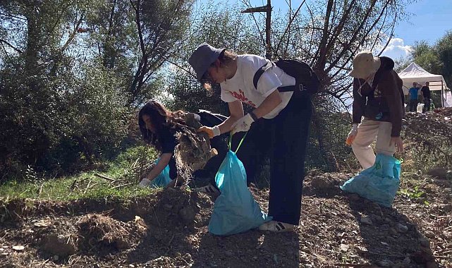 Mamak Kent Ormanı'nda gönüllüler tarafından temizlik yapıldı