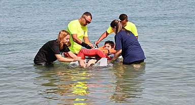 Manavgat Belediyesi özel gereksinimli bireyi denizle buluşturdu