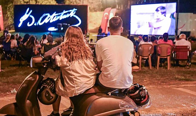 Manavgat'ta açık hava sineması keyfi