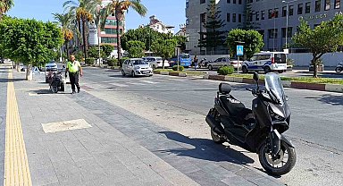 Manavgat'ta elektrikli bisiklet ile motosiklet çarpıştı: 3 yaralı