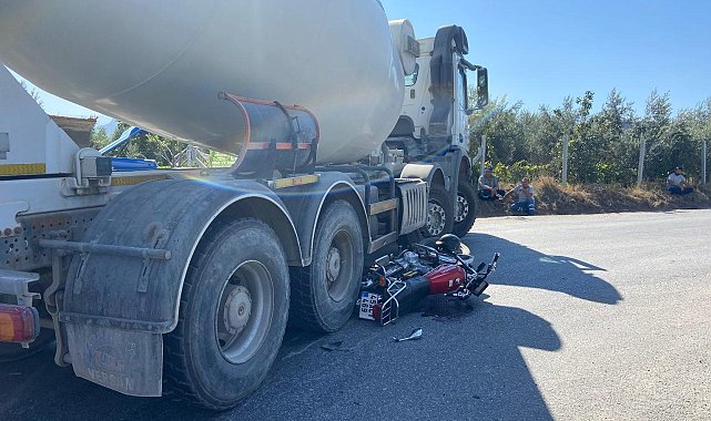 Manisa'da kamyonetle çarpışan motosiklet sürücüsü hayatını kaybetti