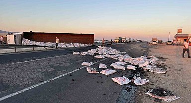 Mardin'de kömür yüklü tır devrildi: 1 yaralı