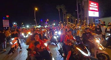 Marmaris'te Galatasaraylılar galibiyet sevinci ile sokaklara döküldü