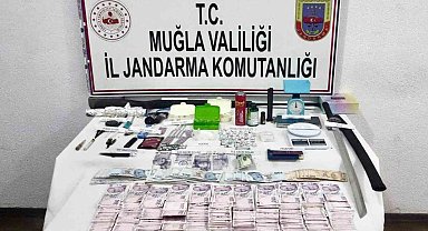 Marmaris'te uyuşturucu operasyonunda Samuray kılıcı ele geçirildi