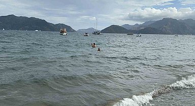Marmaris'te yağmurda deniz keyfi