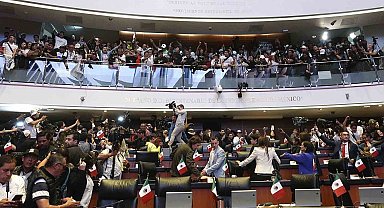 Meksika'da yargı reformu oylamasında halk Senato'yu bastı