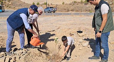 Mersin'de 2 bin 500 fidan toprakla buluşturuldu