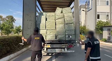 Mersin'de Çin'den Suriye'ye giden 65 milyon lira değerinde 15 ton kaçak sigara kağıdı ele geçirildi