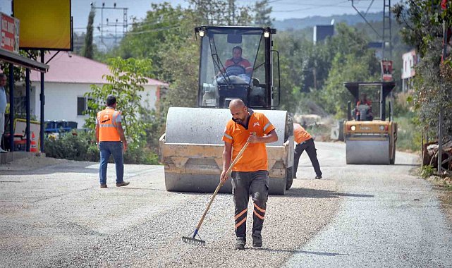Mersin'de kısal bölgelerde yol yapım çalışmaları sürüyor