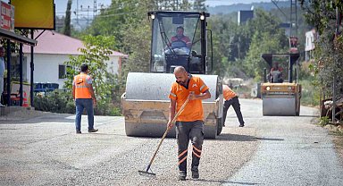 Mersin'de kısal bölgelerde yol yapım çalışmaları sürüyor