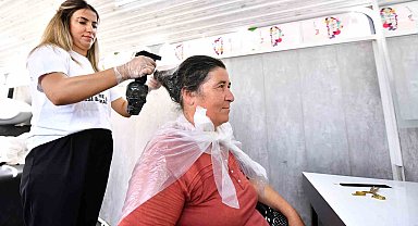 Mersin'de mobil kuaför aracı 4 yıldır hizmet veriyor
