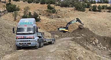 Mersin'de sel nedeniyle kapanan köy yolu ulaşıma açıldı