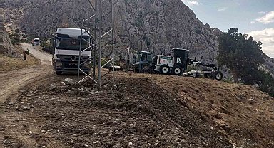 Mersin'de selden kapanan yollar ulaşıma açıldı