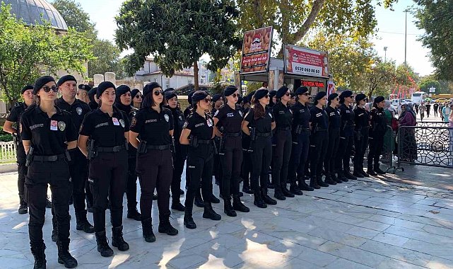 Meslektaşları şehit polis Şeyda Yılmaz için lokma dağıttı
