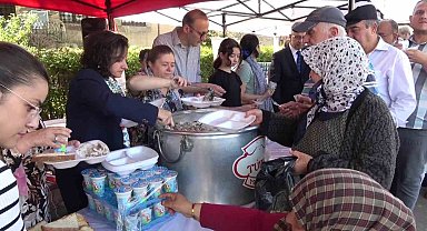Mevlana'nın doğumunun 817'nci yıl dönümü sebebiyle pilav ikramı yapıldı